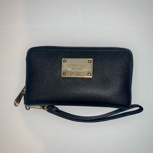 Micheal Kors wallet / wristlet